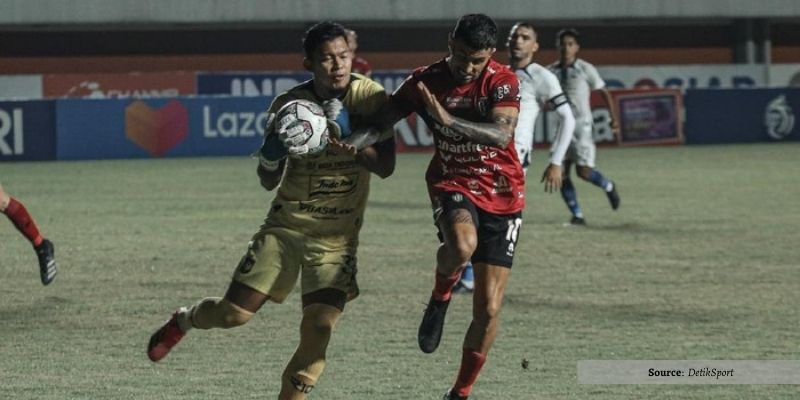 Serdadu Tridatu Mendominasi Babak Pertama Bali United VS PSIS