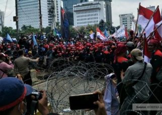 Jakarta: Aksi Unjuk Rasa Buruh Menuntut Kenaikan UMP