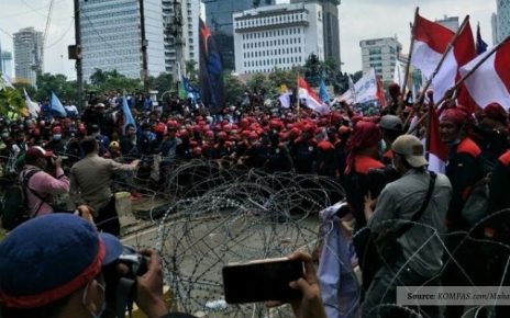 Jakarta: Aksi Unjuk Rasa Buruh Menuntut Kenaikan UMP