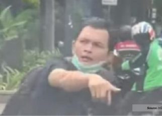 Viral Video Seorang Pria Pura-pura Ditabrak, Diduga Lakukan Itu Dengan Modus Pemerasan