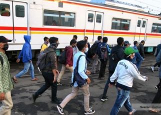 Aturan Baru Penumpang KRL Bisa Duduk Tanpa Jarak