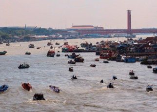Keseruan Puncak Festival Perahu Bidar di Sungai Musi Palembang