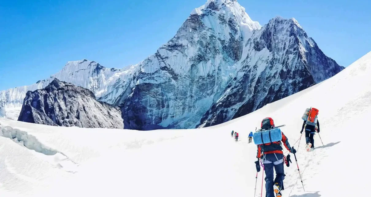 Tips Mendaki Everest, Persiapan Serius Sebelum Menantang Atap Dunia