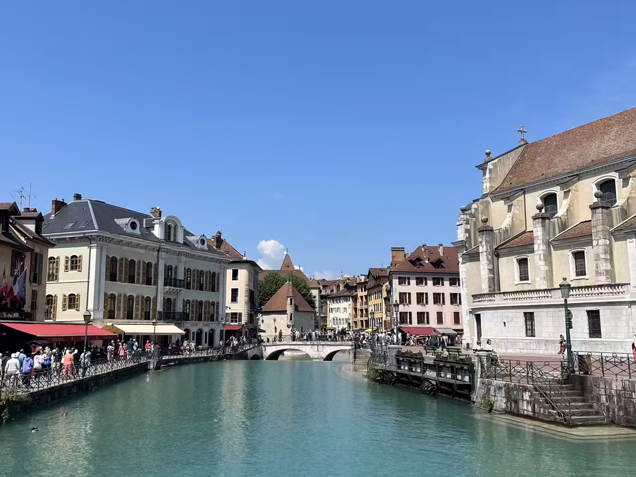Danau Annecy, Permata Alpen Prancis dengan Air Jernih dan Kota Tua