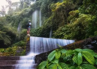 Air Terjun Benang Kelambu, Pesona Tirai Air di Kaki Rinjani yang Menyejukkan